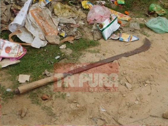 Robbers looted house : sharp weapons recovered by police